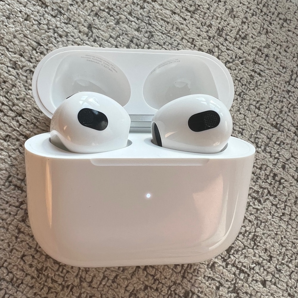 🎶SOLD ELSEWHERE🎶 AirPod 3rd Gen